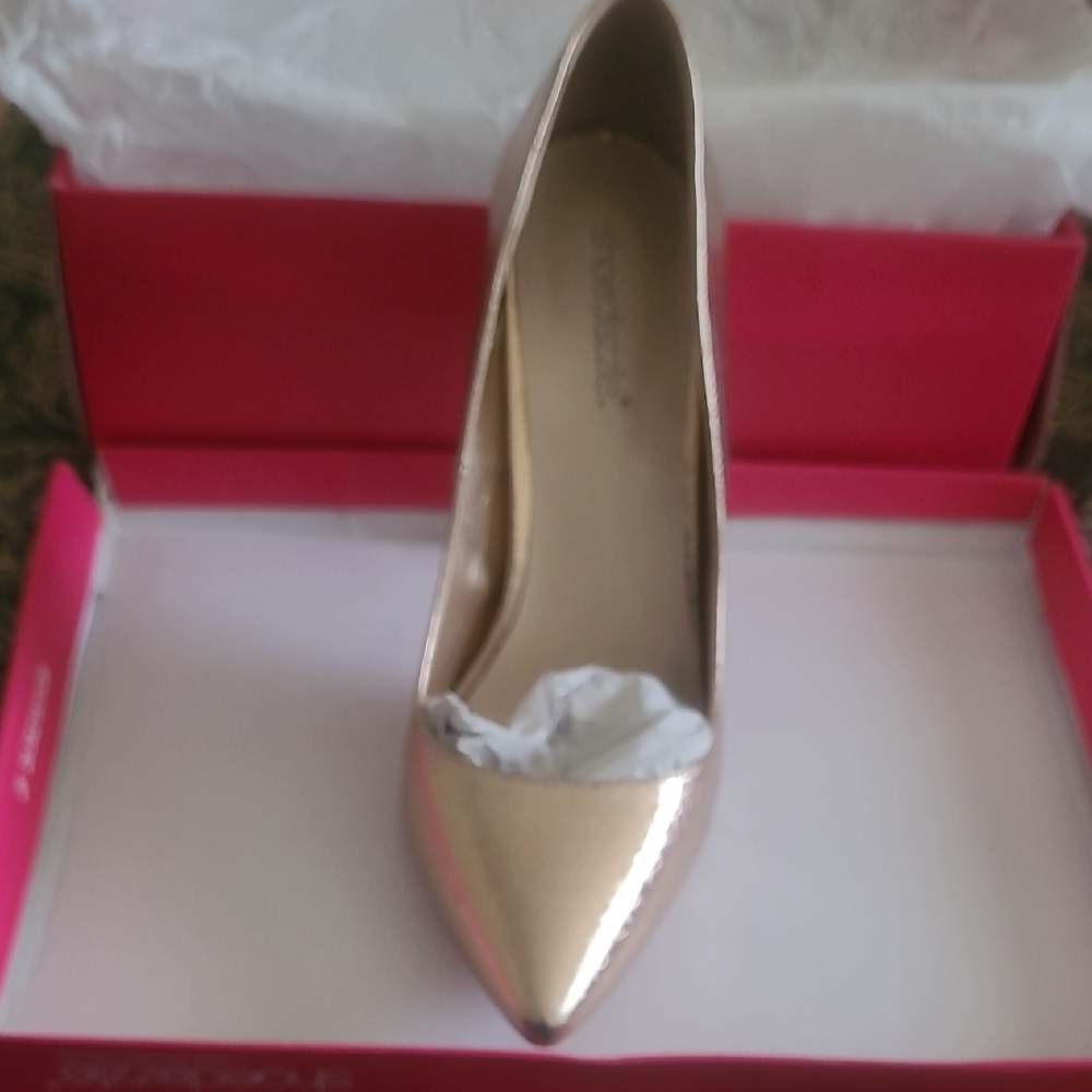 Shoe Dazzle Gold Heels with Sleek Silhouette